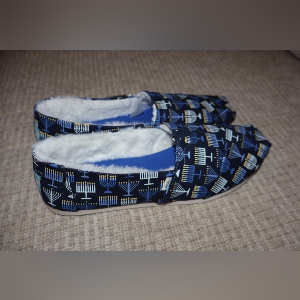 Toms Navy Glow In The Dark Menorahs Shoes. Size 9.5. NWT.